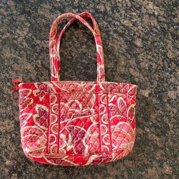 Vera Bradley Rosy Posies Shoulder Bag Red & Pink 100% Cotton Paisley Print - Picture 1 of 6